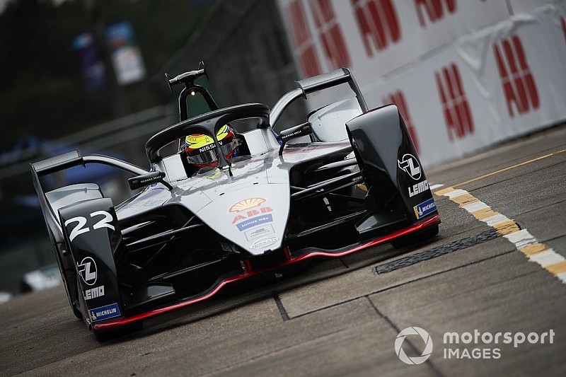 Rowland manda en la primera práctica en Hong Kong