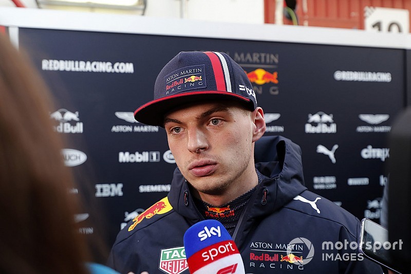 La Red Bull-Honda macina chilometri, ma Verstappen si chiude nel mutismo
