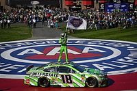 Kyle Busch supera punição e vence pela 200ª vez na NASCAR