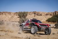 Sainz y Cruz pegan un mazazo al Dakar