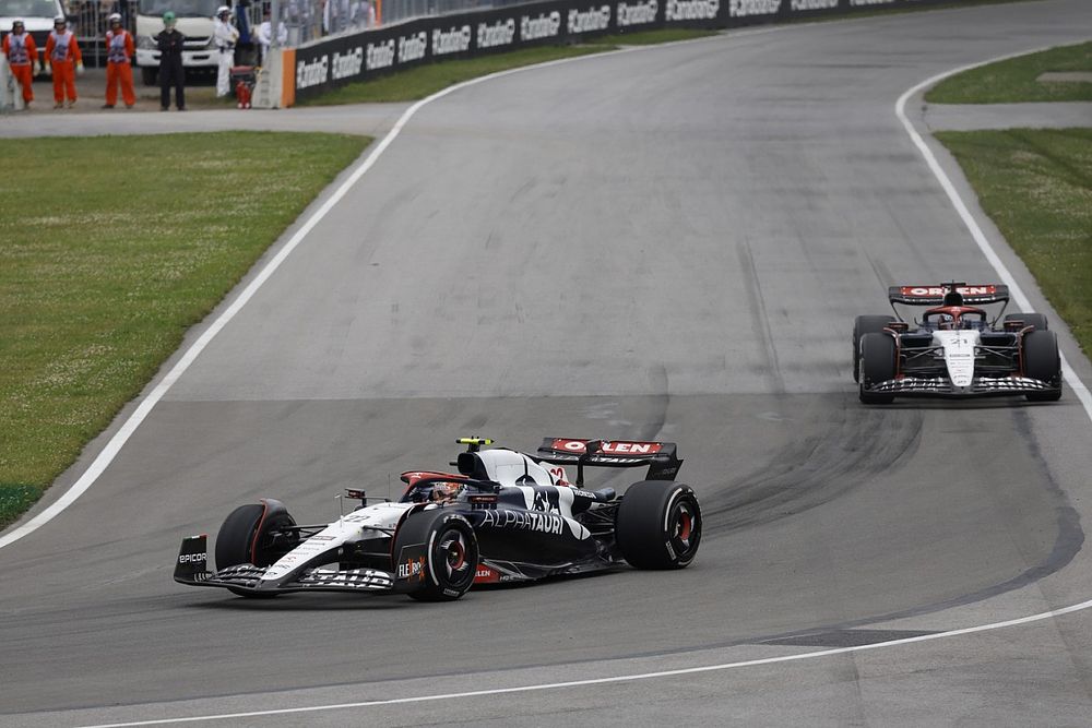 Yuki Tsunoda, AlphaTauri AT04, Nyck de Vries, AlphaTauri AT04