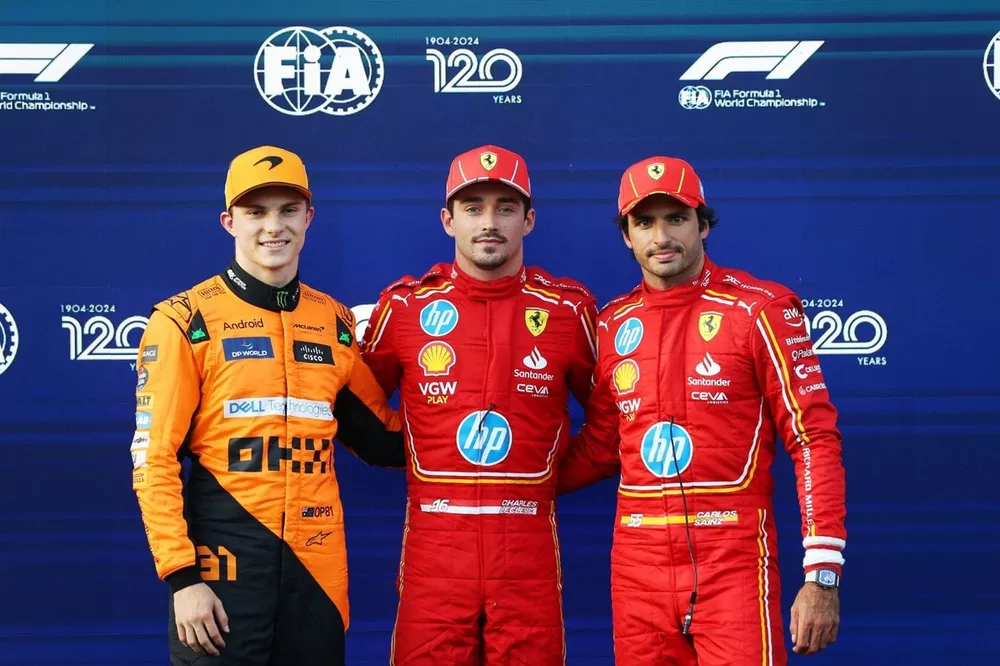 İlk üç sırayı alanlar Pole adamı Charles Leclerc, Scuderia Ferrari, Oscar Piastri, McLaren F1 Takımı, Carlos Sainz, Scuderia Ferrari 