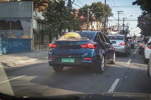 Flagra: Novo Onix Sedan nacional está pronto para estrear