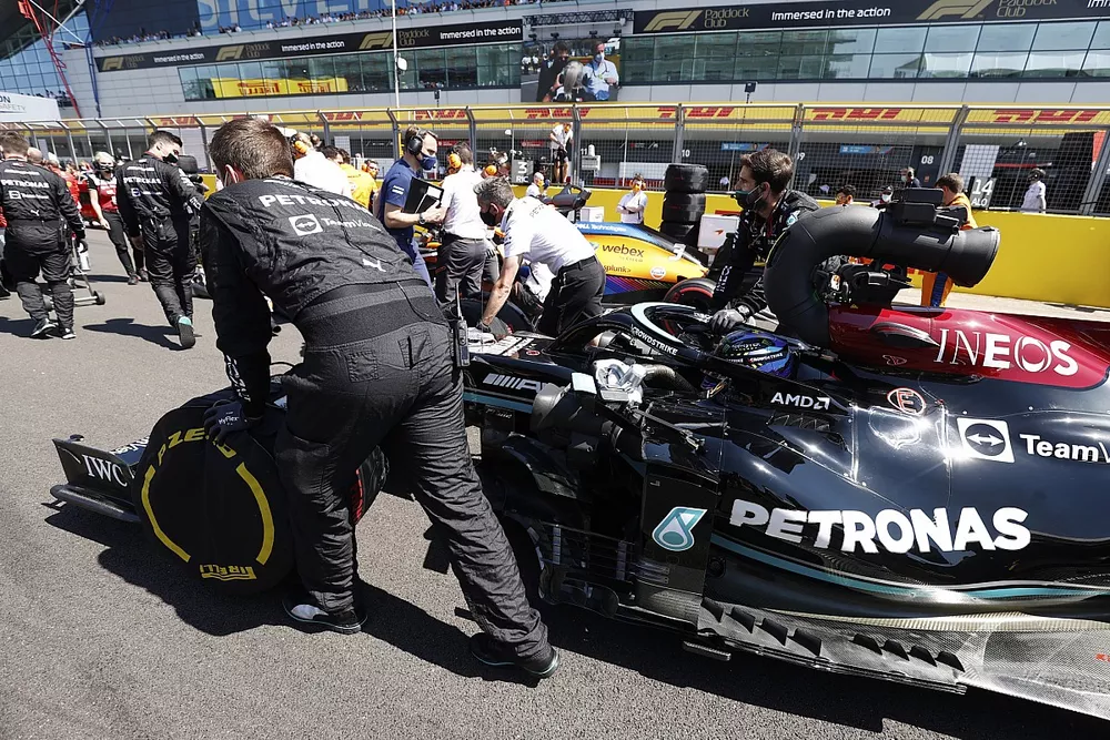 Lewis Hamilton, Mercedes W12, arrives on the grid
