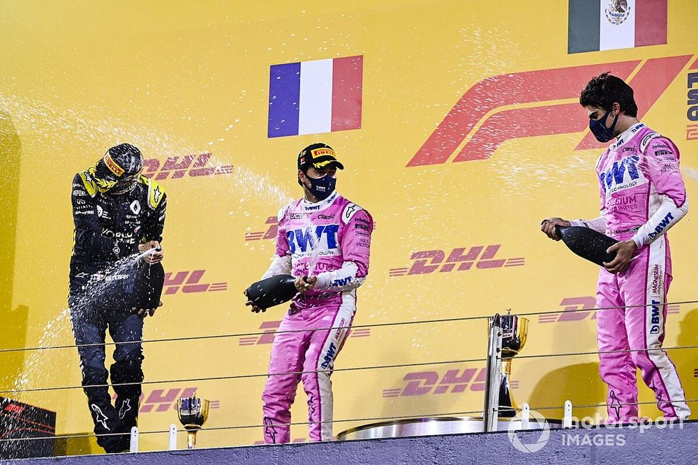 Podio: ganador Sergio Pérez, Racing Point, segundo lugar Esteban Ocon, Renault F1, y tercer lugar Lance Stroll, Racing Point