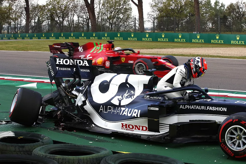 Yuki Tsunoda, AlphaTauri AT02 after his crashes