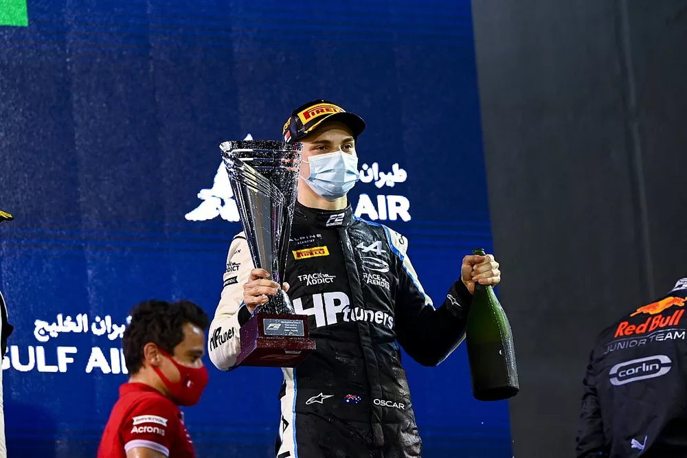 Oscar Piastri, Prema Racing, 1st position, with his trophy