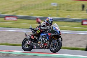 WSBK Most: victoria de Razgatlioglu con remontada de Bautista