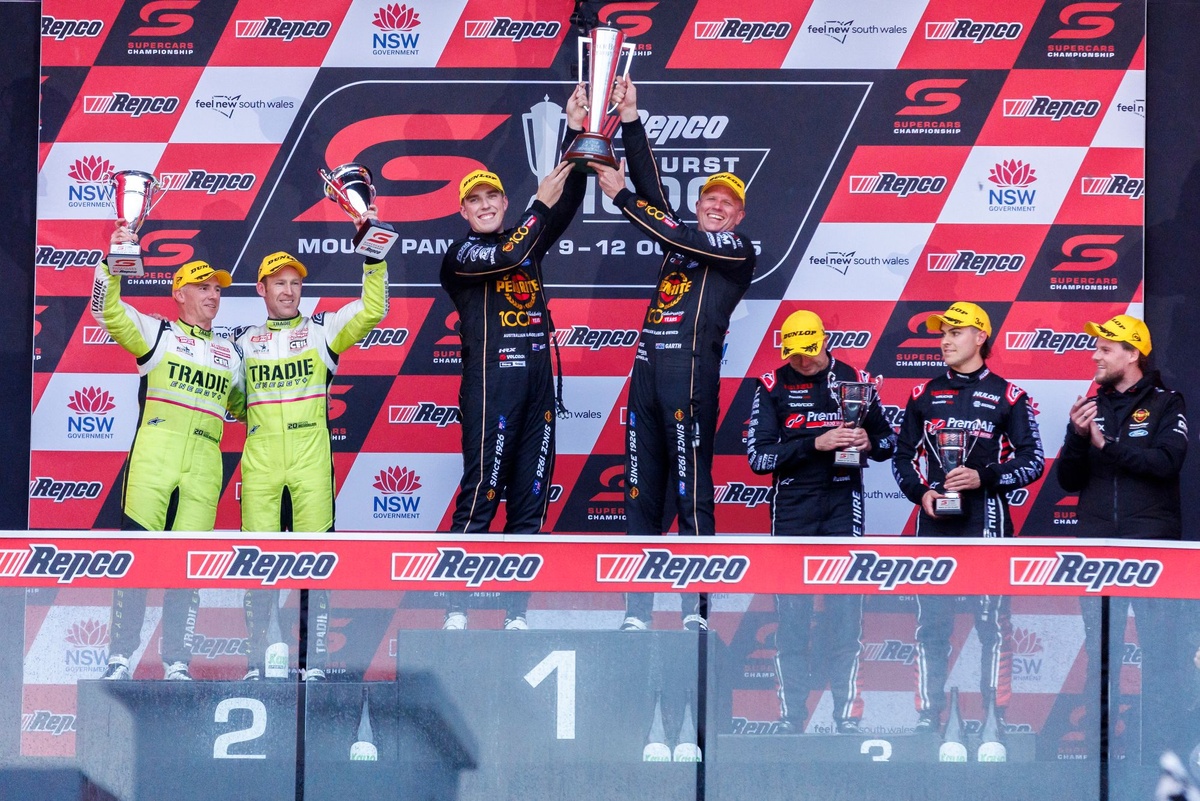 Matt Payne and Garth Tander win dramatic Bathurst 1000 for Ford