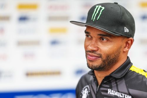 VÍDEO: Irmão de Lewis Hamilton escapa de incêndio durante corrida na Inglaterra