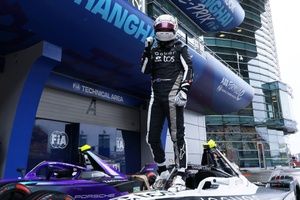F&oacute;rmula E Shanghai | Cassidy y Jaguar dominan en el diluvio; Porsche, doble podio