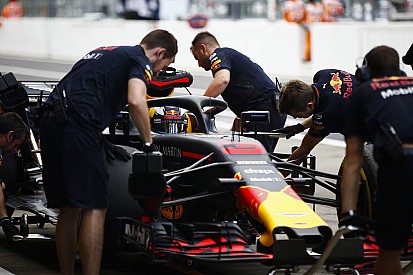 Horner: "El fallo del motor de Ricciardo no puede ocurrir a este nivel"
