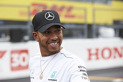 Hamilton quiere diferentes formatos de carreras en algunos circuitos