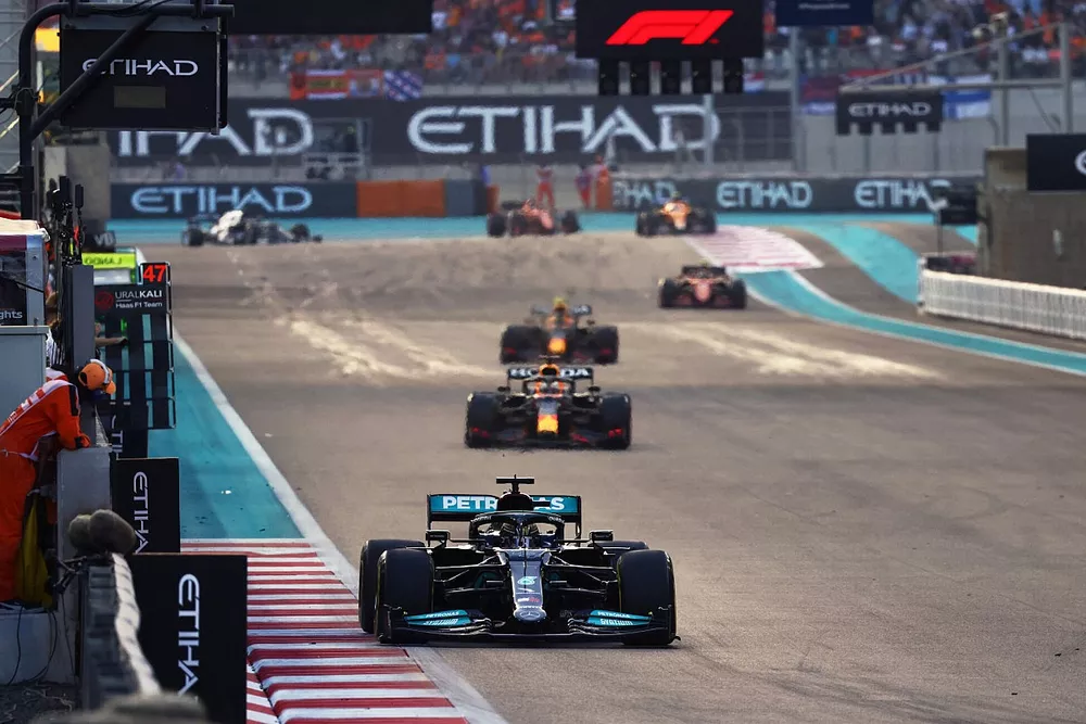 Lewis Hamilton, Mercedes W12, Max Verstappen, Red Bull Racing RB16B