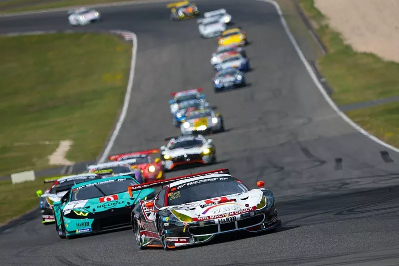 #22 Wochenspiegel Team Monschau Ferrari 488 GT3: Georg Weiss, Oliver Kainz, Jochen Krumbach