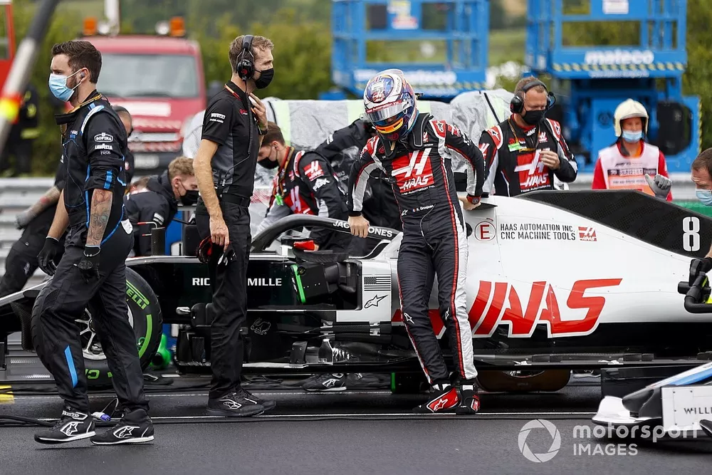 Romain Grosjean, Haas VF-20, on the grid
