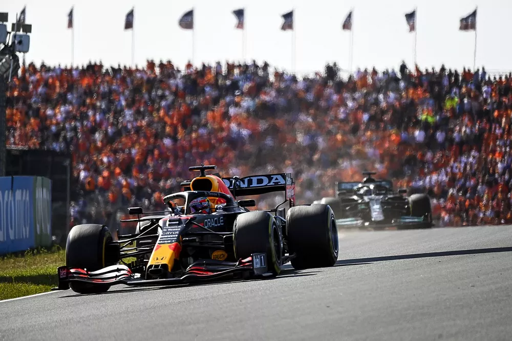 Max Verstappen, Red Bull Racing RB16B, Lewis Hamilton, Mercedes W12