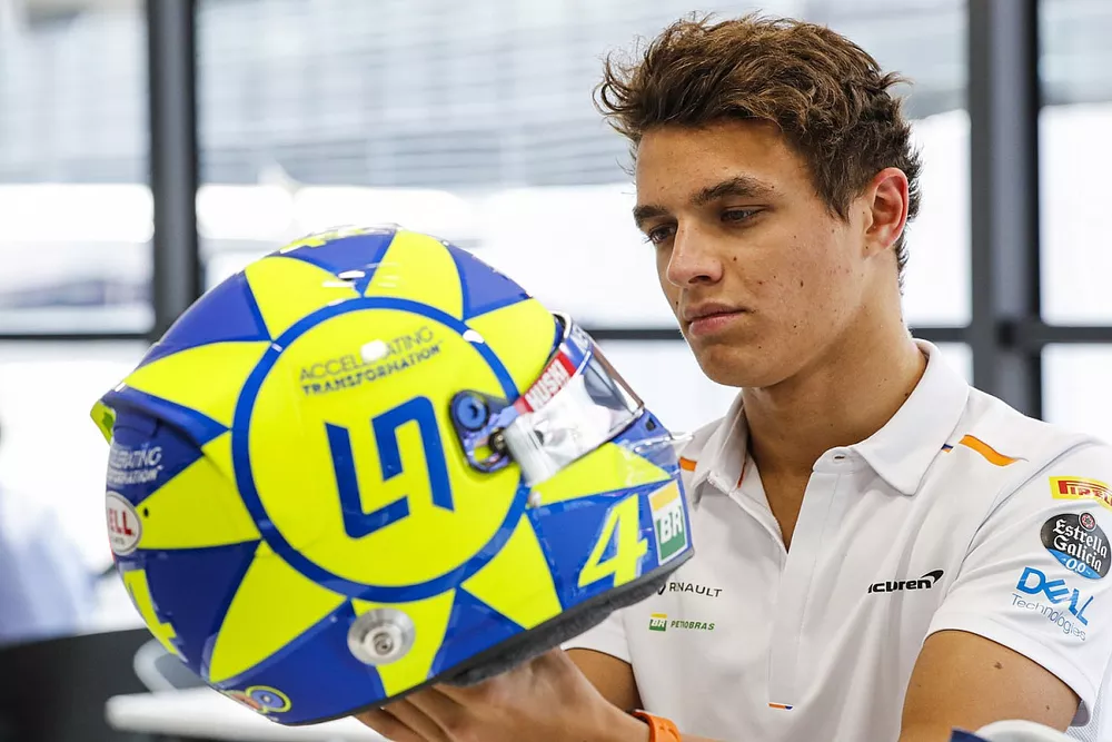 Lando Norris, McLaren avec son casque sp&eacute;cial Valentino Rossi