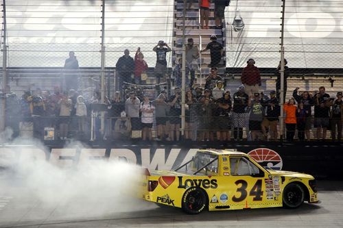 NASCAR Truck: Riggs se recupera de rodada e vence corrida em Bristol; Motorsport.com transmite a categoria