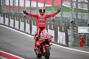 ミラー・ロカテッリ サイン入 ヤマハ 鈴鹿8時間 キャップ 2025