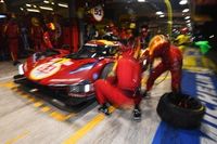 24H Le Mans 2025: Pinchazos y Safety Car, Porsche por delante de Toyota