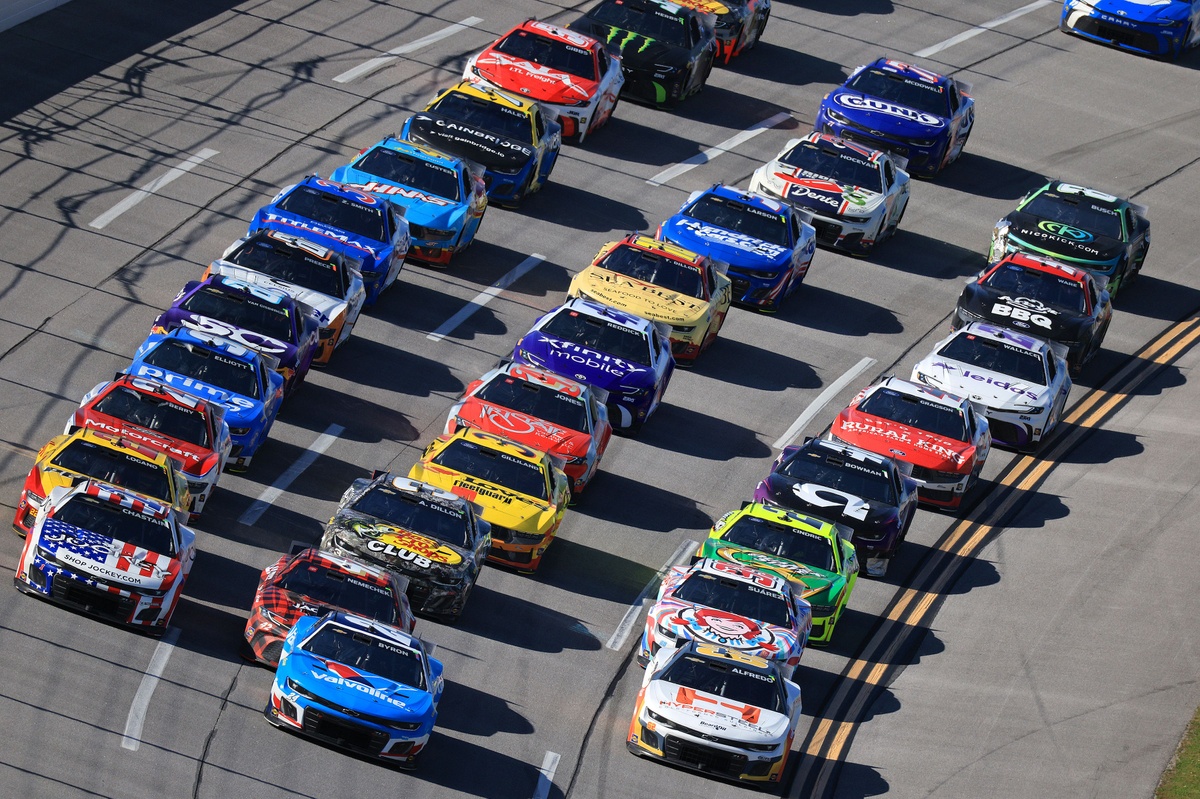 NASCAR adjusts Talladega Cup stage length to head off fuel saving tactics 