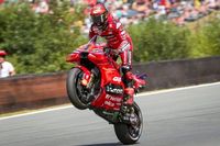 Bagnaia domina el sprint de MotoGP en Assen y Márquez se cae