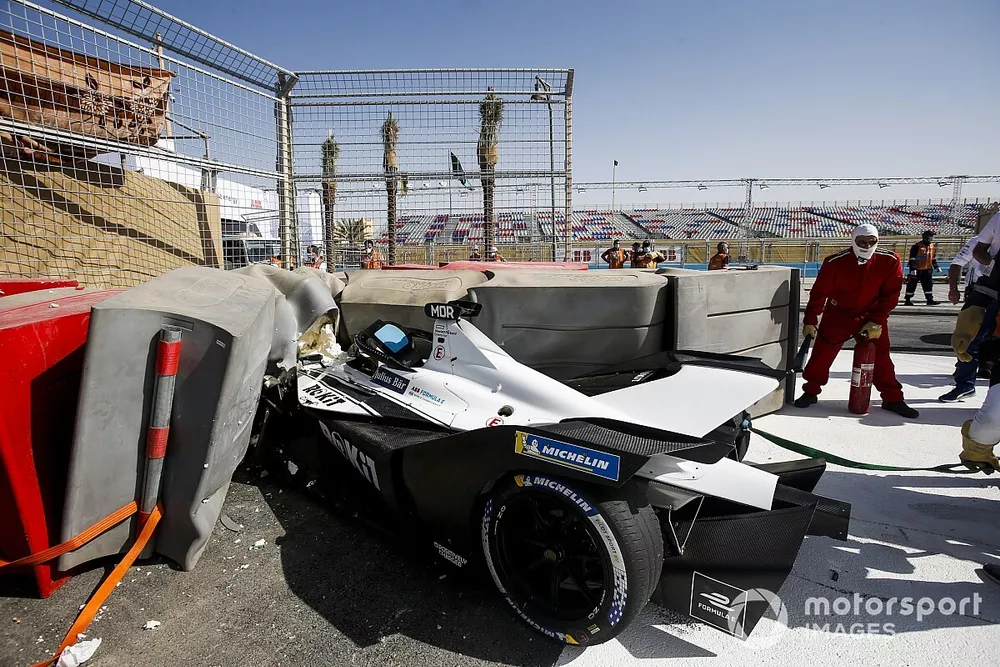 Car of Edoardo Mortara, Venturi, Silver Arrow 02 after crashing