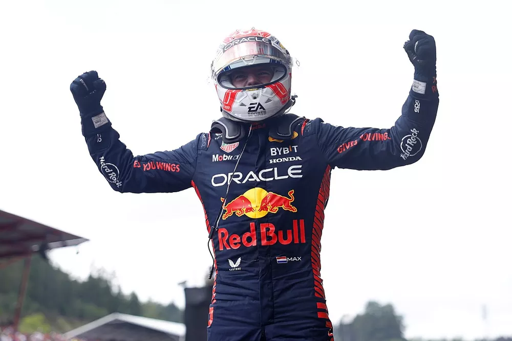 Le vainqueur Max Verstappen, Red Bull Racing RB19