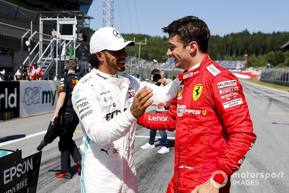 Lewis Hamilton, Mercedes AMG F1, et le poleman Charles Leclerc, Ferrari, au Parc Ferm&eacute;