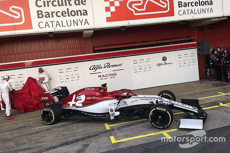 Alfa Romeo muestra sus colores en Barcelona