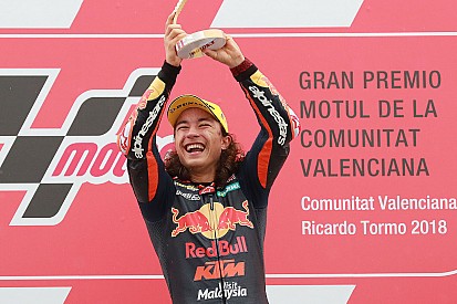 Oncu se convierte en su debut en el ganador más joven de la historia
