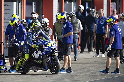 Rossi: "Es importante que los jefes de Yamaha vean cómo va la moto"