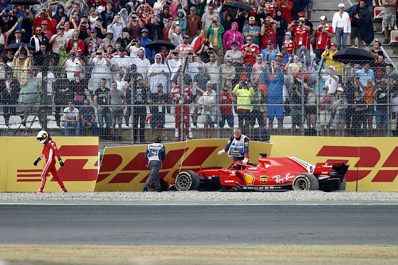 Vettel tabrak dinding saat memimpin GP Jerman