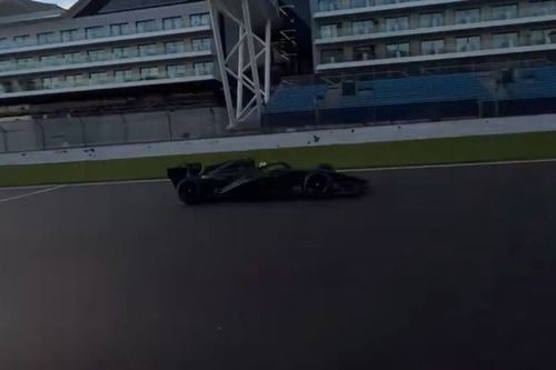 V&Iacute;DEO F1: Cadillac testa pela primeira vez carro 'pr&oacute;prio' em Silverstone