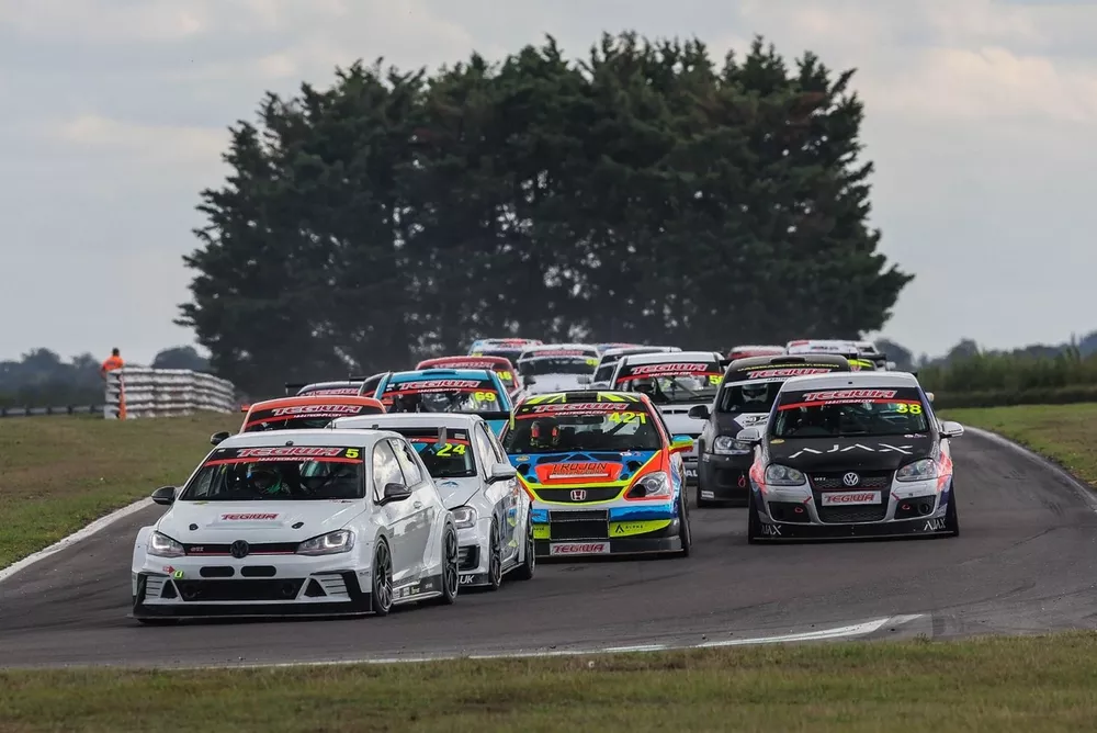 Jonathan Packer (5) won the B&D Roadsports from Jon Munday (421)