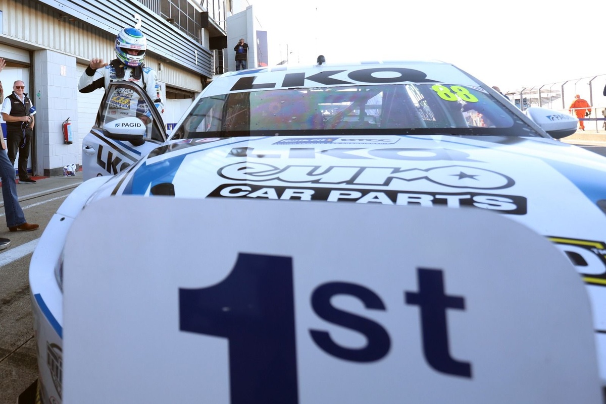 Doble leads Power Maxed one-two in BTCC Silverstone qualifying race