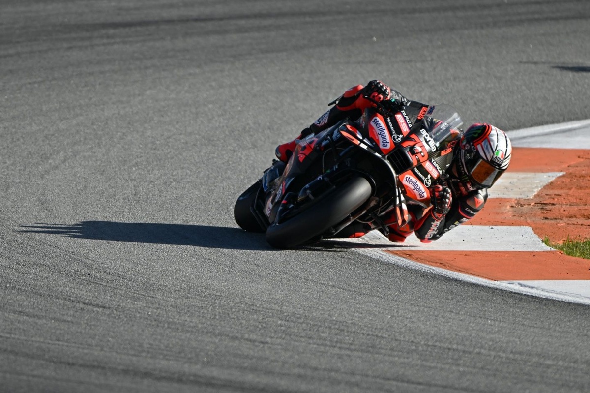 Why Bezzecchi failed to convert pole into win at MotoGP Valencia GP sprint
