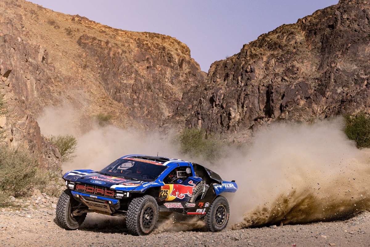 Sainz acaba el Dakar 2026 con una sensación "agridulce" y elogia a Al-Attiyah