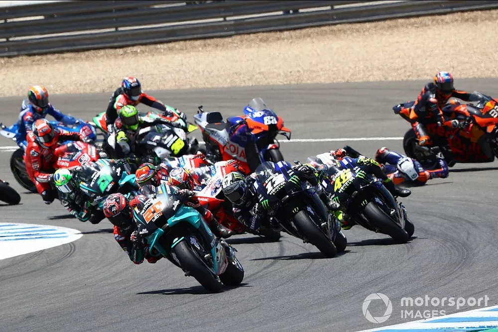 Fabio Quartararo, Petronas Yamaha SRT leads at the start