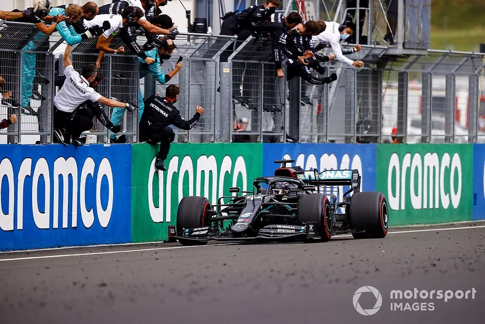 Yarış galibi Lewis Hamilton, Mercedes-AMG F1 W11