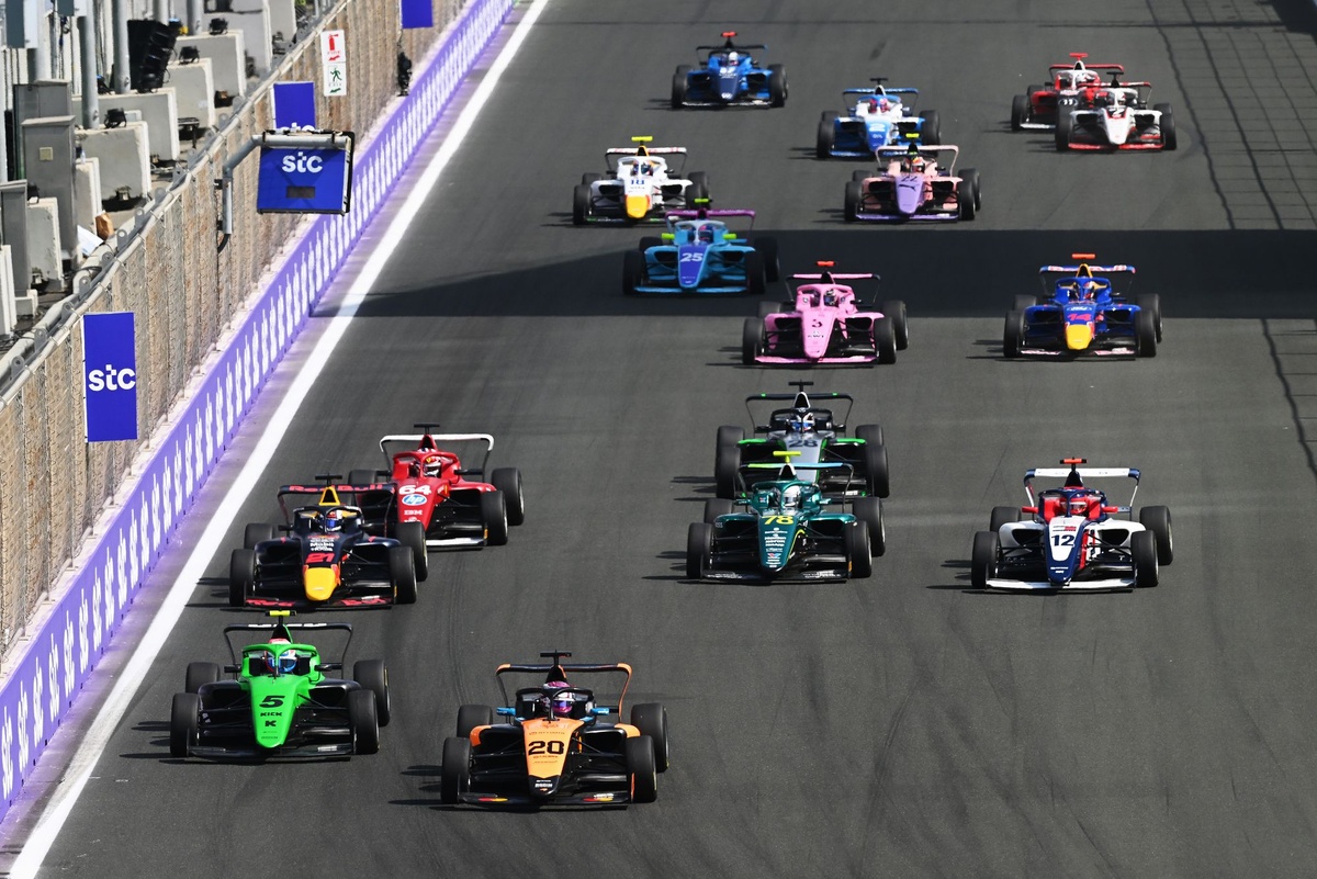 Mantan Pembalap W Series Tunjukkan Cacat Finansial Utama F1 Academy