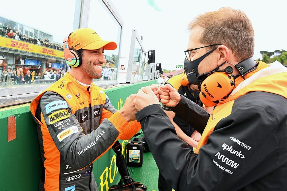 Daniel Ricciardo, McLaren, Andreas Seidl, Team Principal, McLaren, on the grid