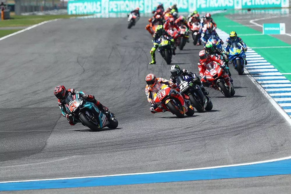 Fabio Quartararo, Petronas Yamaha SRT leads at the start
