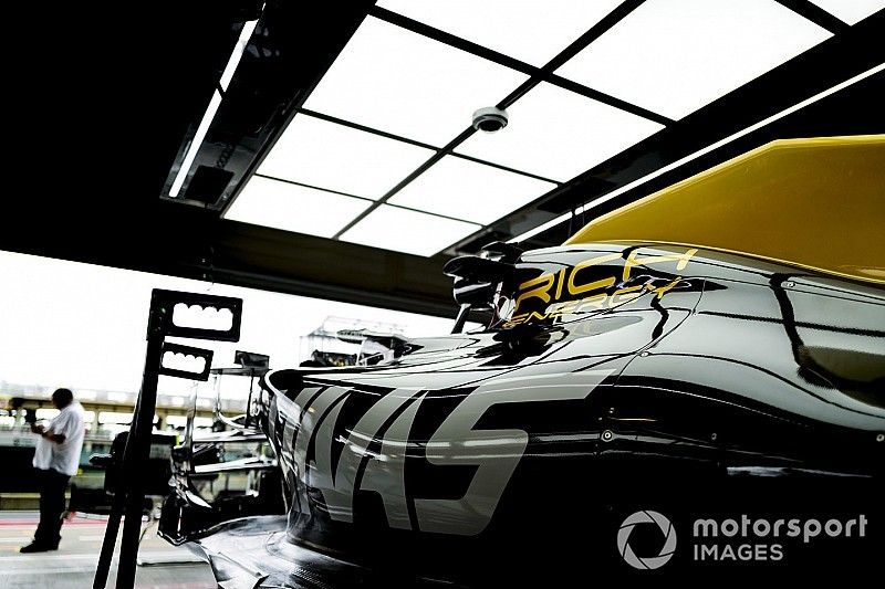 Coche de Romain Grosjean, Haas F1 Team VF-19 en el garaje.