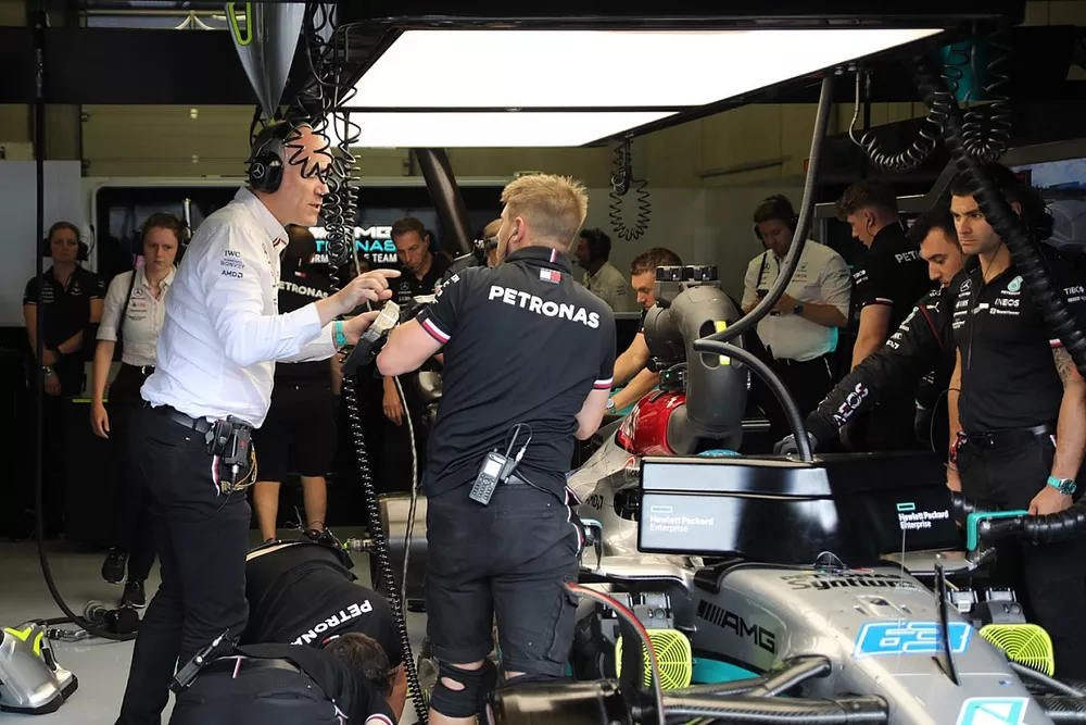 Mercedes garage atmosphere