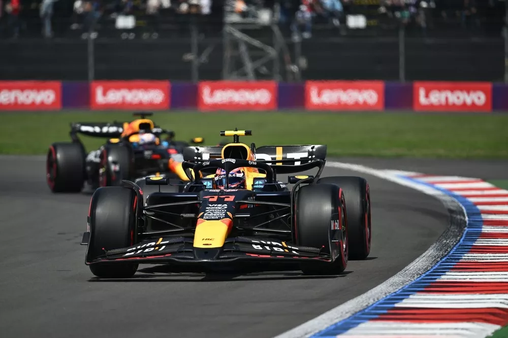 Sergio Perez, Red Bull Racing RB20, Max Verstappen, Red Bull Racing RB20