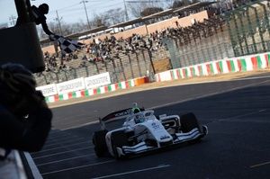 Kakunoshin Ohta overcomes three-way Super Formula battle to win at Fuji
