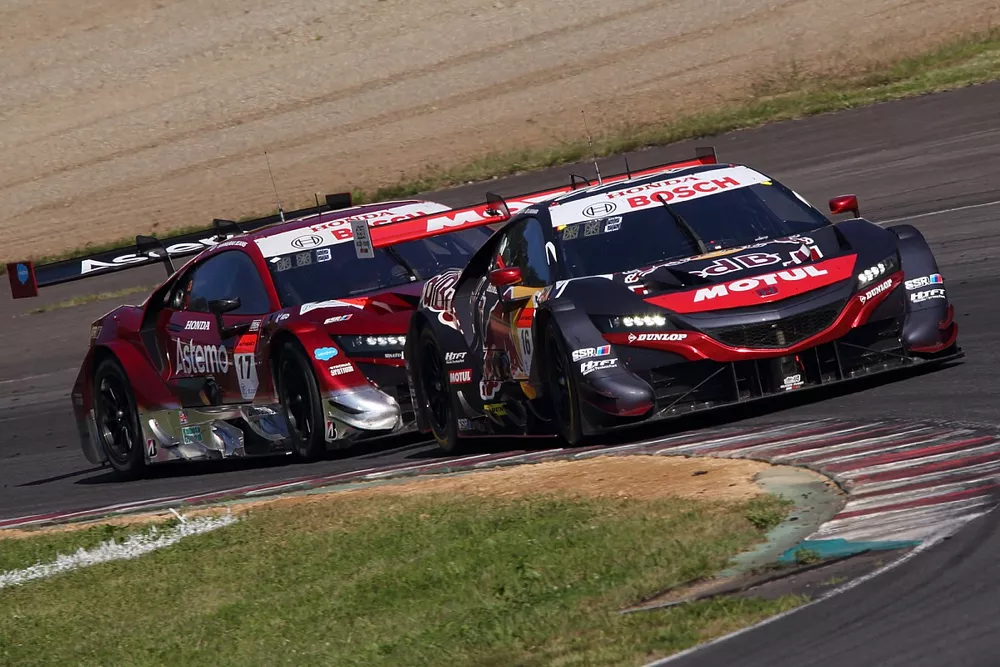 #17 Astemo NSX-GT, #16 Red Bull MOTUL MUGEN NSX-GT