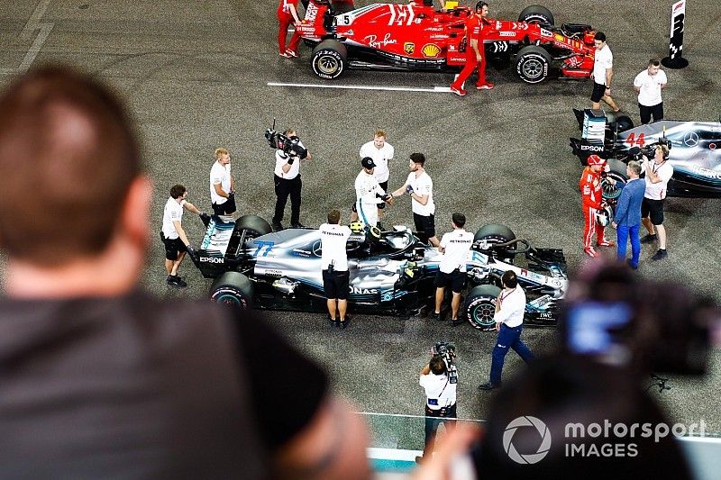 Lewis Hamilton, Mercedes AMG F1 W09 EQ Power+, Valtteri Bottas, Mercedes AMG F1 W09 EQ Power+ and Sebastian Vettel, Ferrari SF71H on the grid after qualifying in the top three